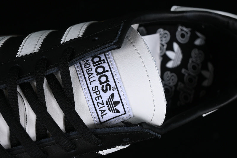 AD Spezial Black and White