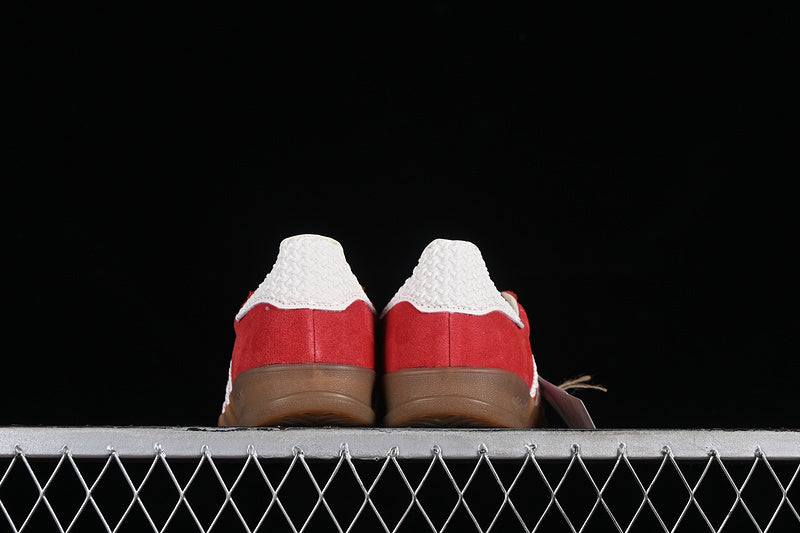 Gazelle Red and White