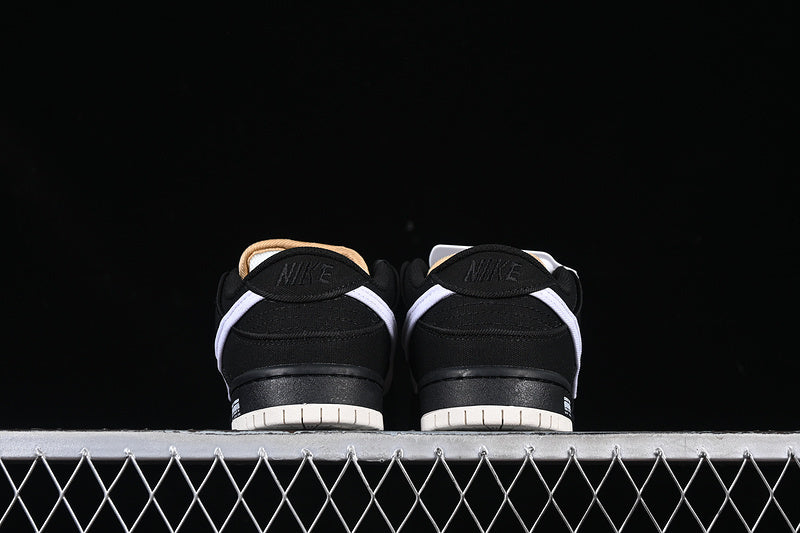 Dunk SB Brown Black And White