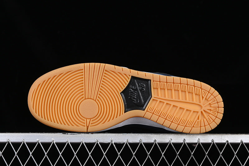 Dunk SB Midnight Navy Gum