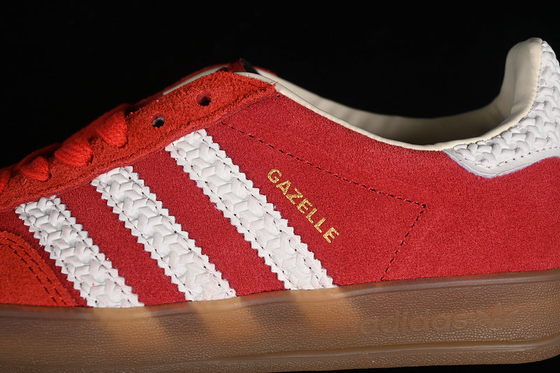 Gazelle Red and White