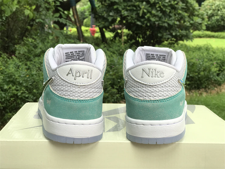 Dunk SB April