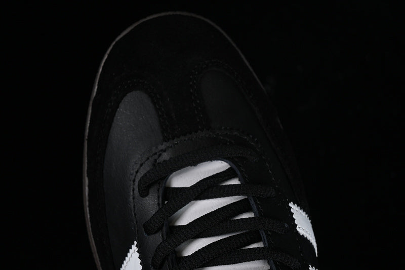AD Spezial Black and White