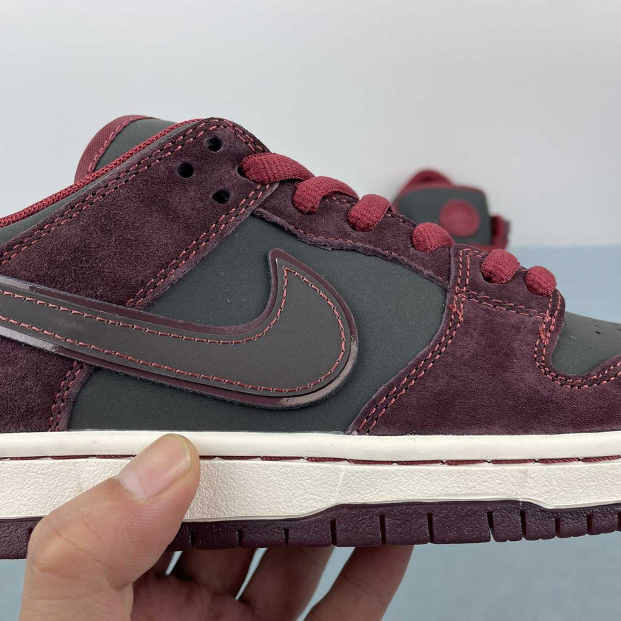 Dunk SB Riot Skateshop