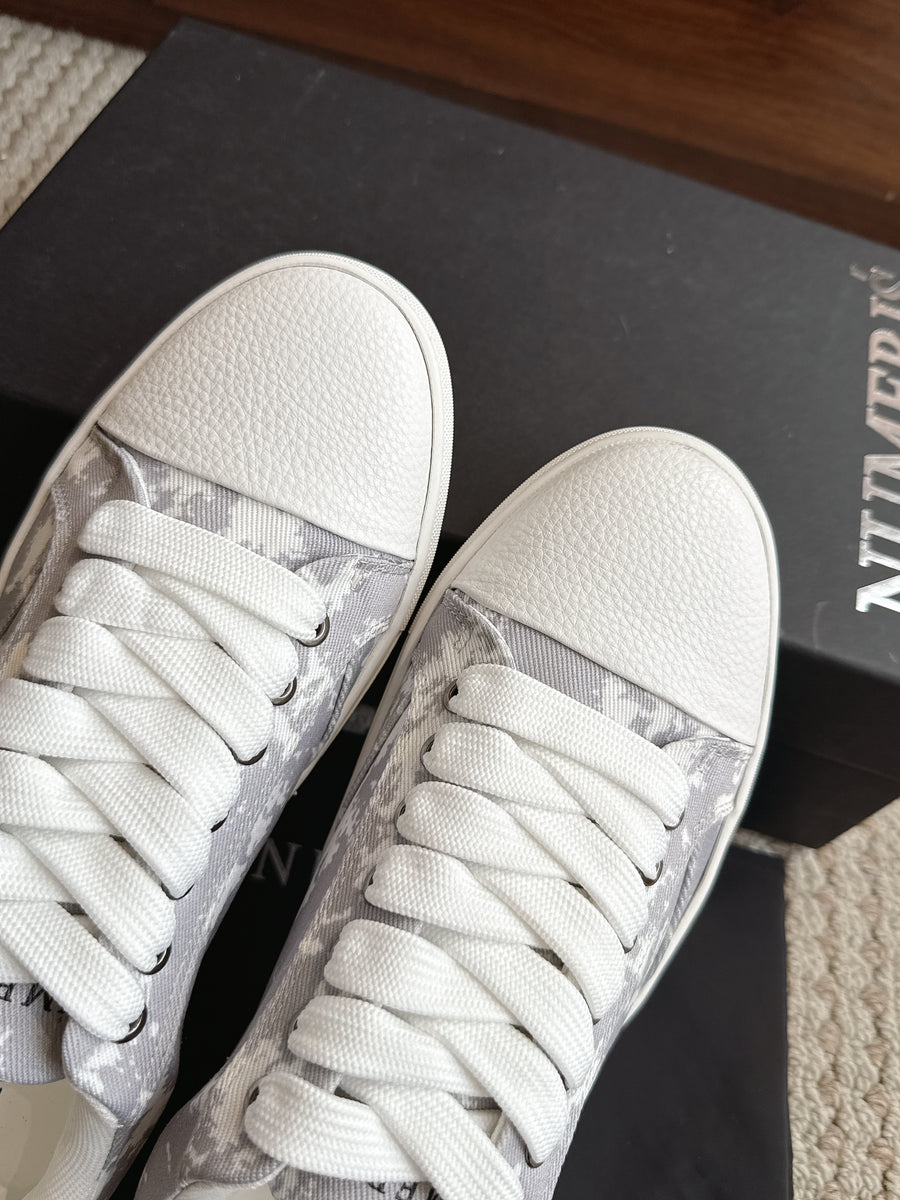 Numeris Grey and White