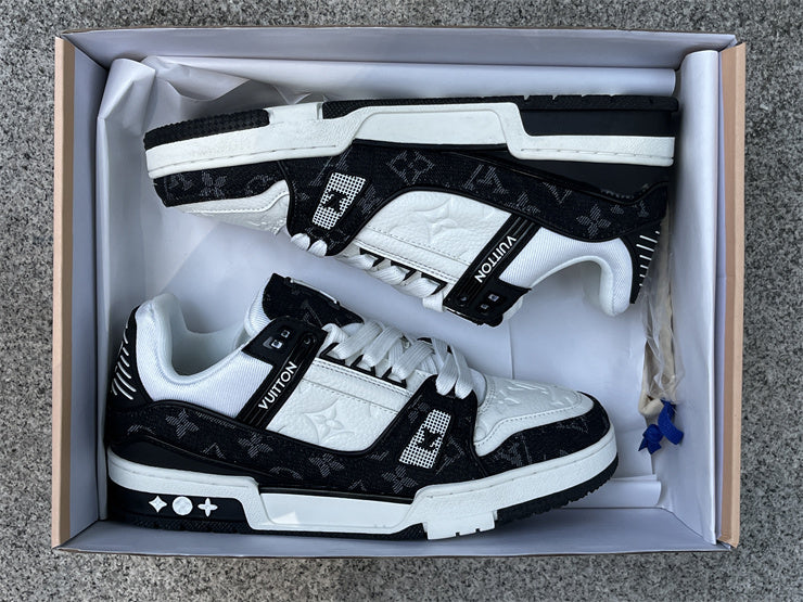 Trainer Black and White
