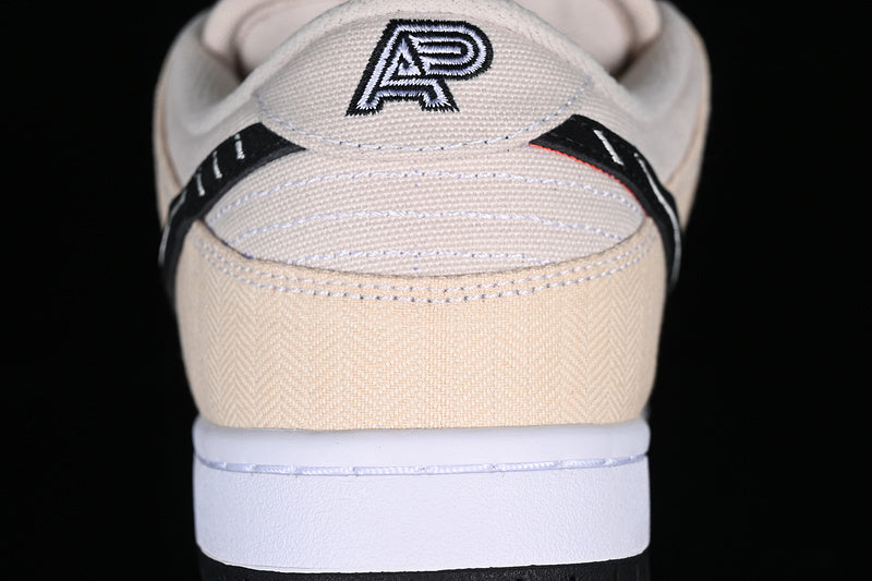 Dunk Low Albino