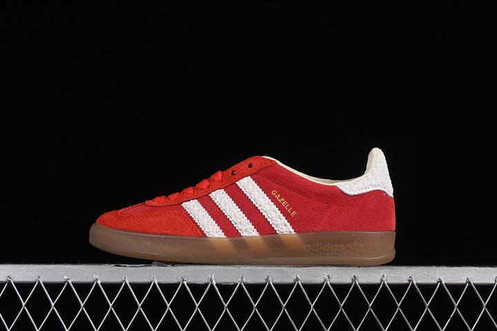 Gazelle Red and White