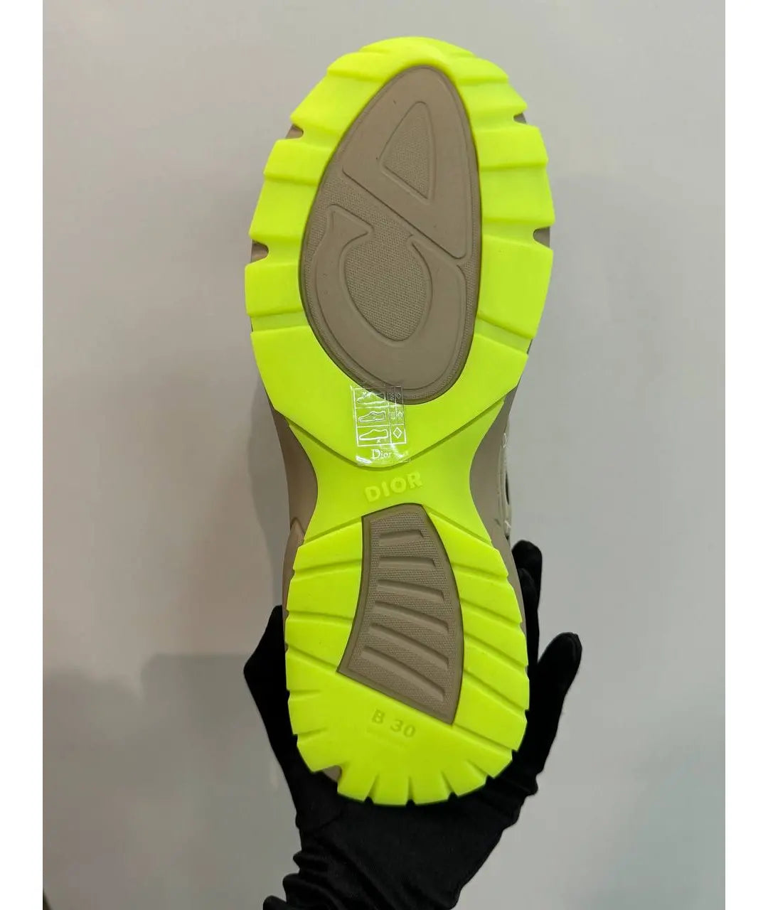 B30 Bege and green