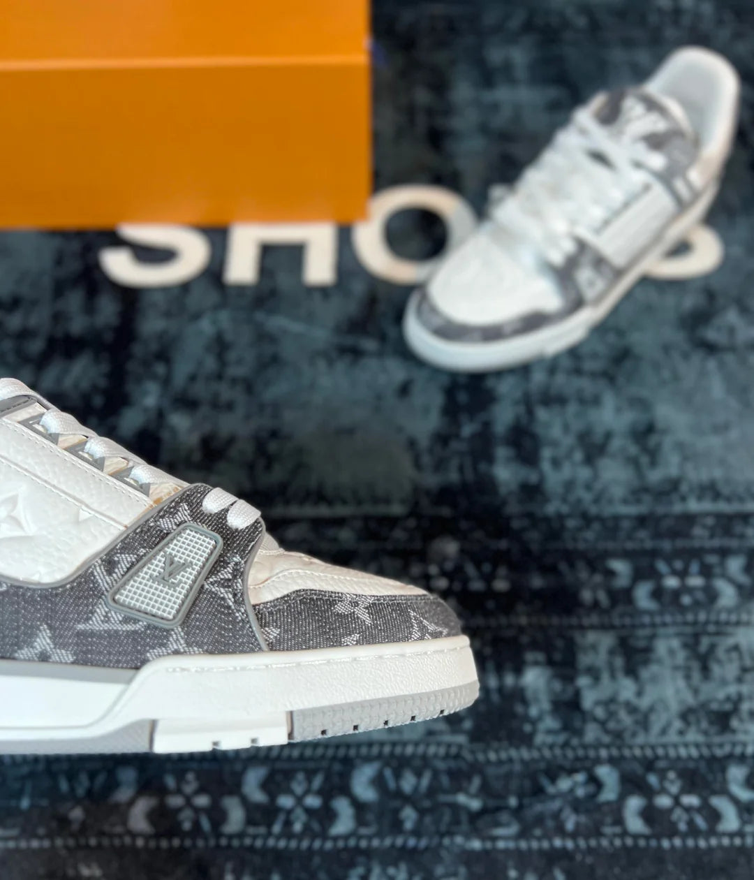 Trainer Grey