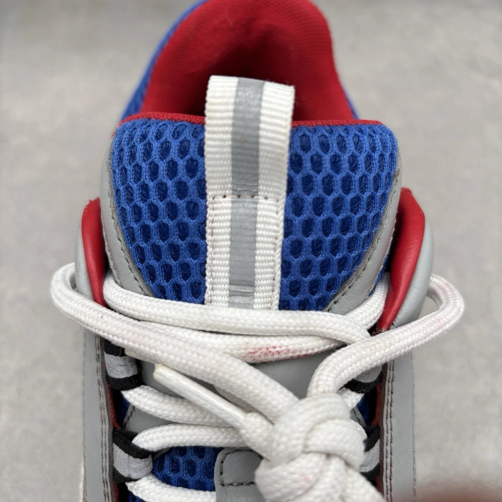 B22 multicolor